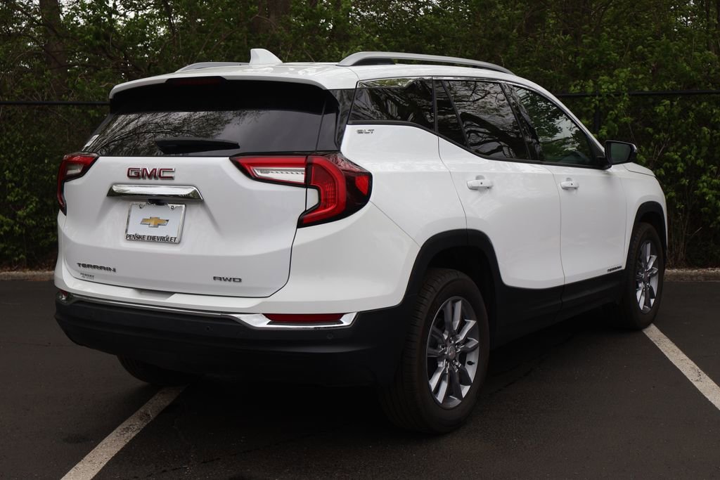 Used 2024 GMC Terrain SLT w/ LPO, Floor Liner Package image 9