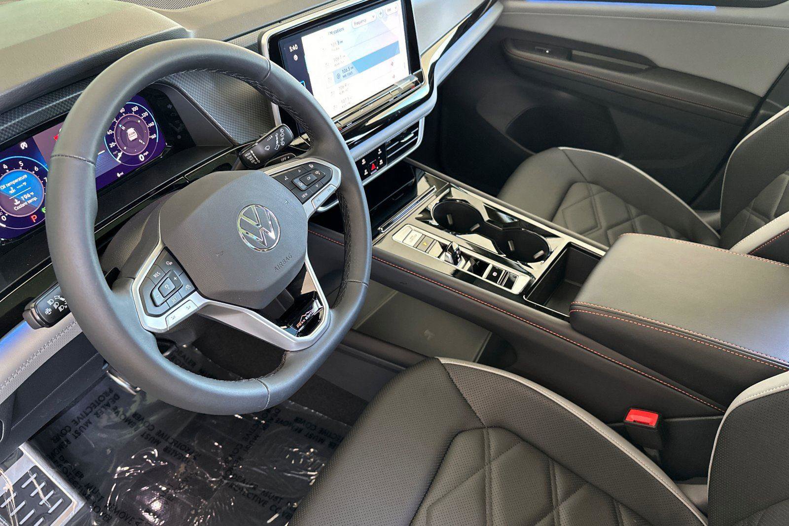 New 2025 Volkswagen Atlas Peak Edition SE image 9