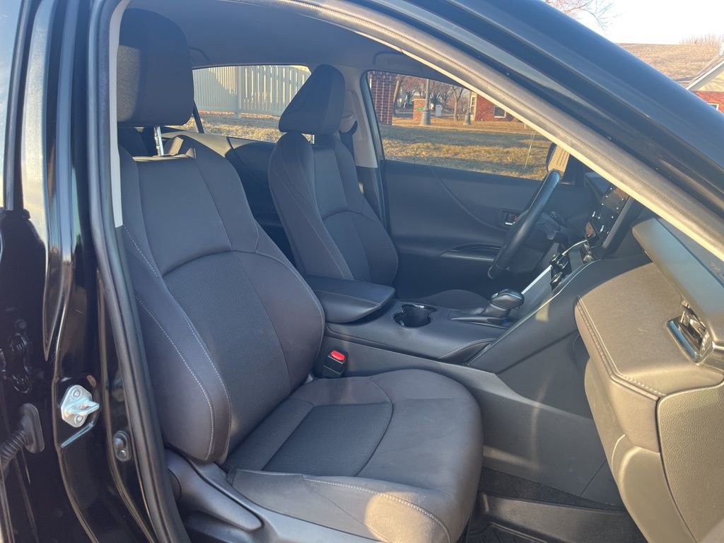 Used 2021 Toyota Venza LE w/ Carpet Mat Package (TMS) image 22