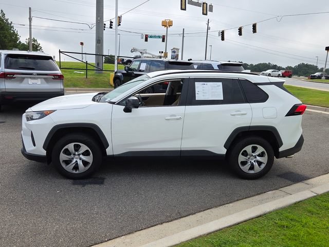 Used 2021 Toyota RAV4 LE FWD image 4