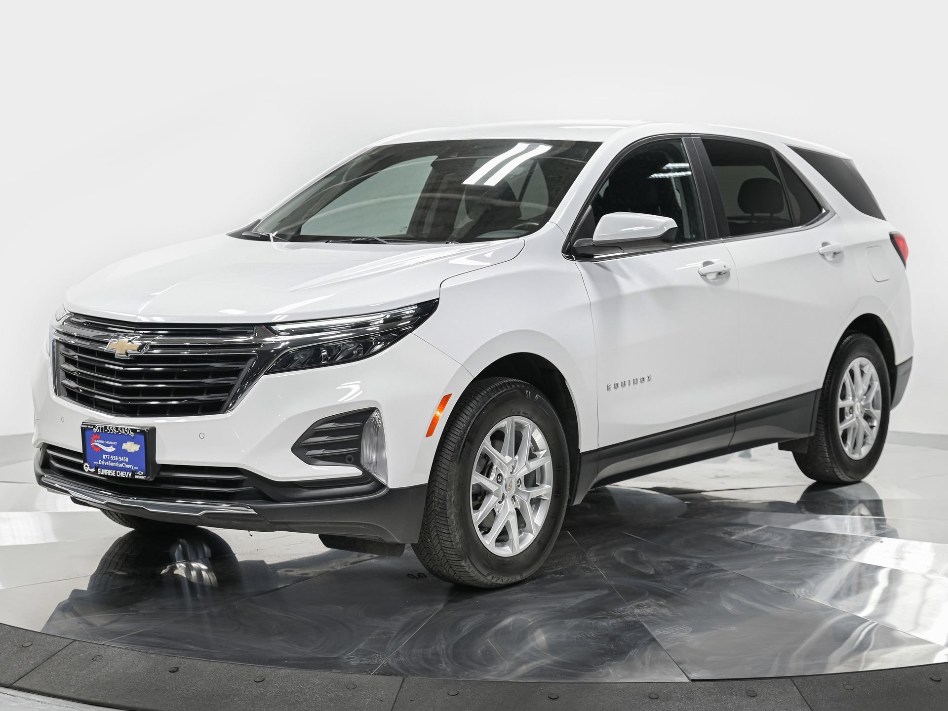 Used 2024 Chevrolet Equinox LT AWD/4WD image 1