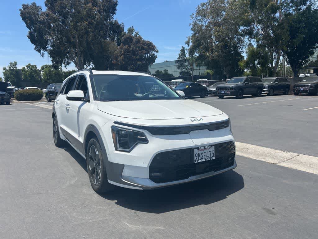 Used 2024 Kia Niro Wave w/ Wave Preserve Package FWD image 1