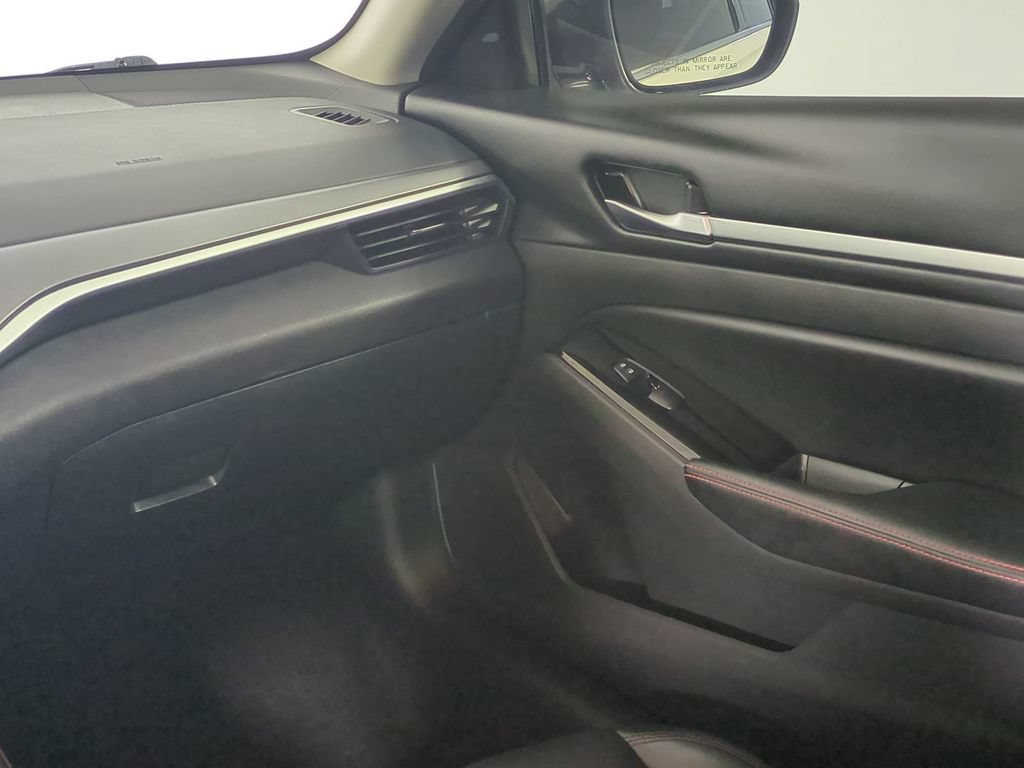 Used 2024 Nissan Altima 2.5 SR FWD image 18