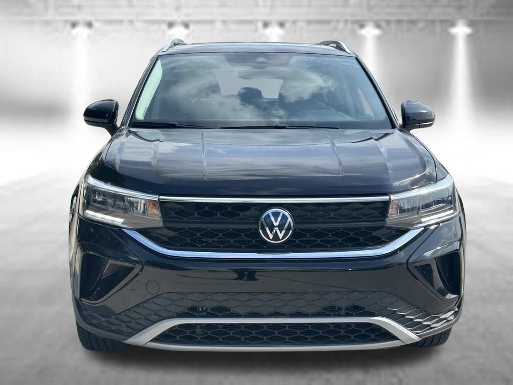 Certified 2023 Volkswagen Taos SE w/ Panoramic Sunroof Package FWD image 8