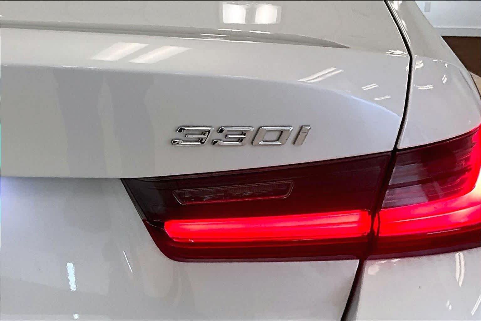 Used 2024 BMW 330i Sedan w/ Convenience Package RWD image 28