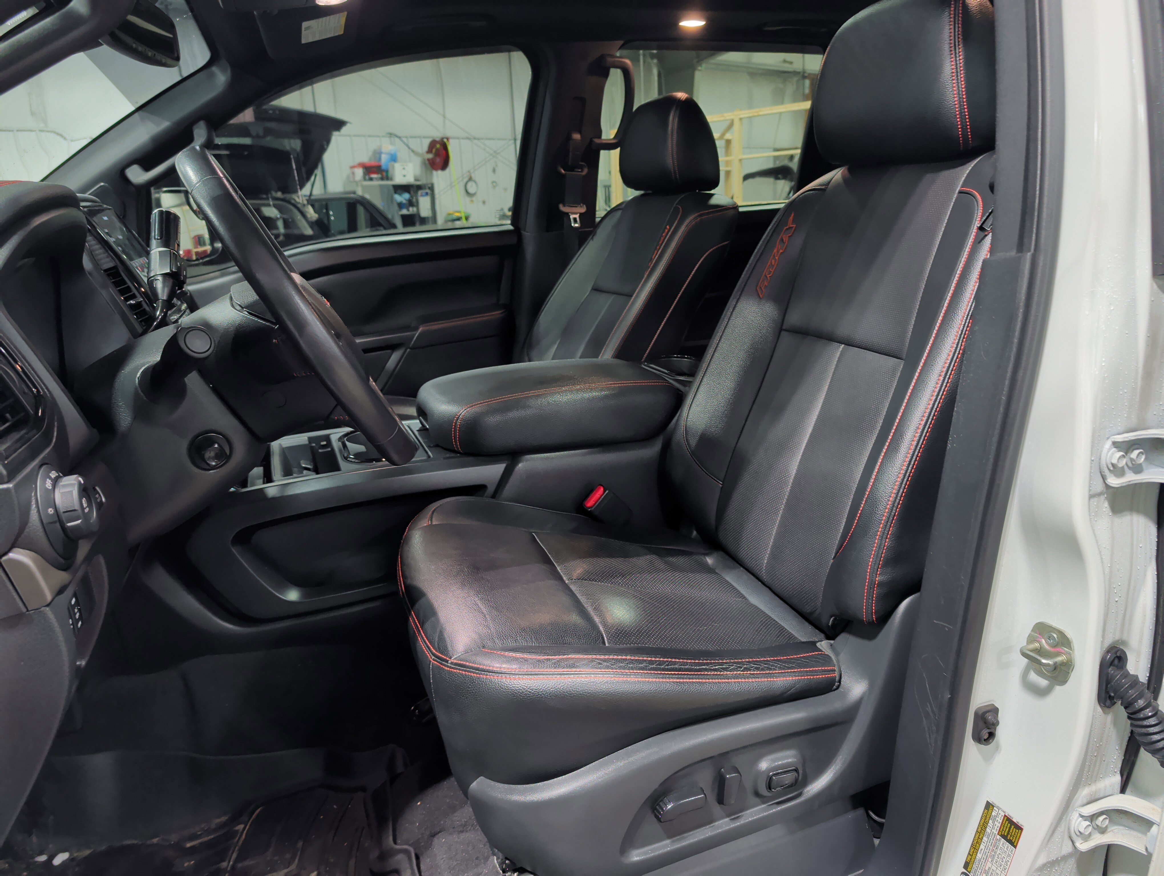 Used 2020 Nissan Titan PRO-4X w/ Pro-4x Convenience Package image 8