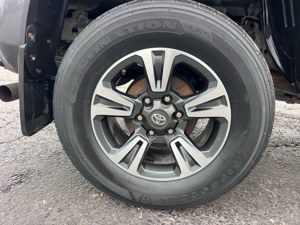 Used 2018 Toyota Tacoma TRD Sport AWD/4WD image 27