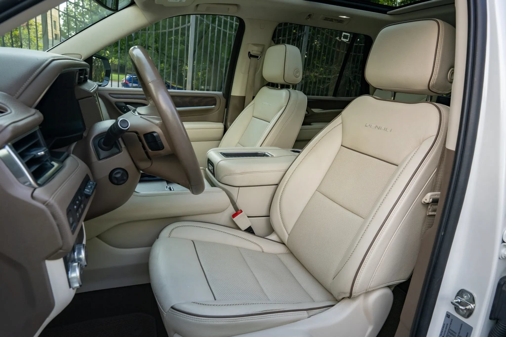 Used 2022 GMC Yukon Denali AWD/4WD image 11