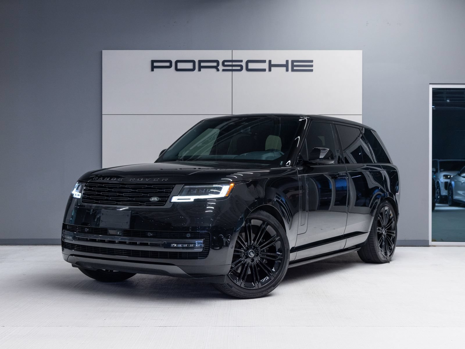 Used 2025 Land Rover Range Rover SE