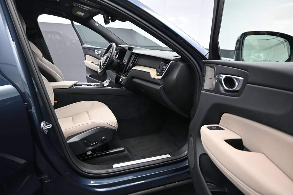 New 2026 Volvo XC60 B5 Plus w/ Climate Package AWD/4WD image 15