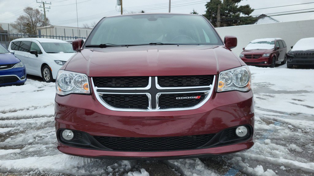 Used 2019 Dodge Grand Caravan SXT w/ Rear Park Assist Package image 3