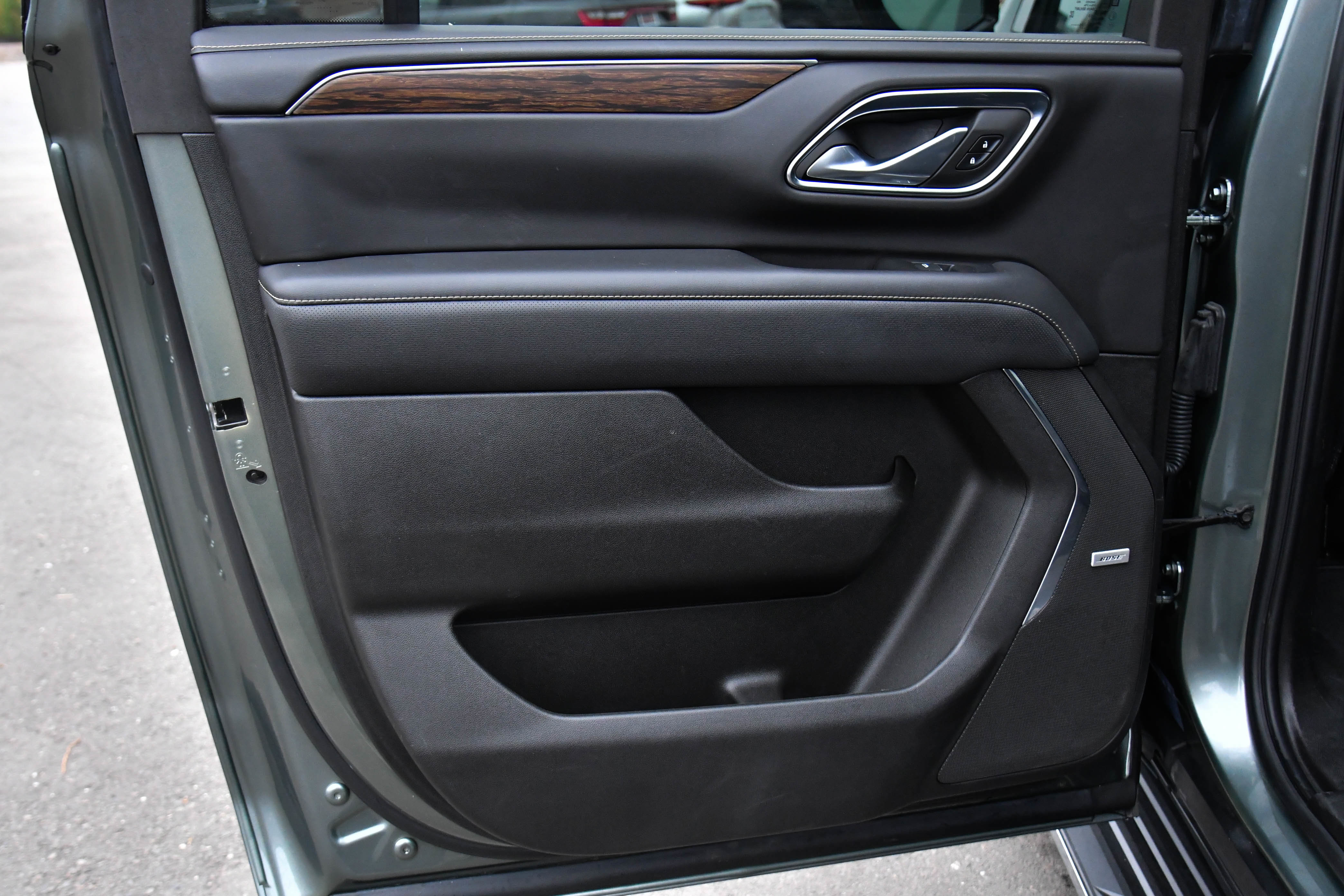 Used 2023 Chevrolet Suburban Premier image 38