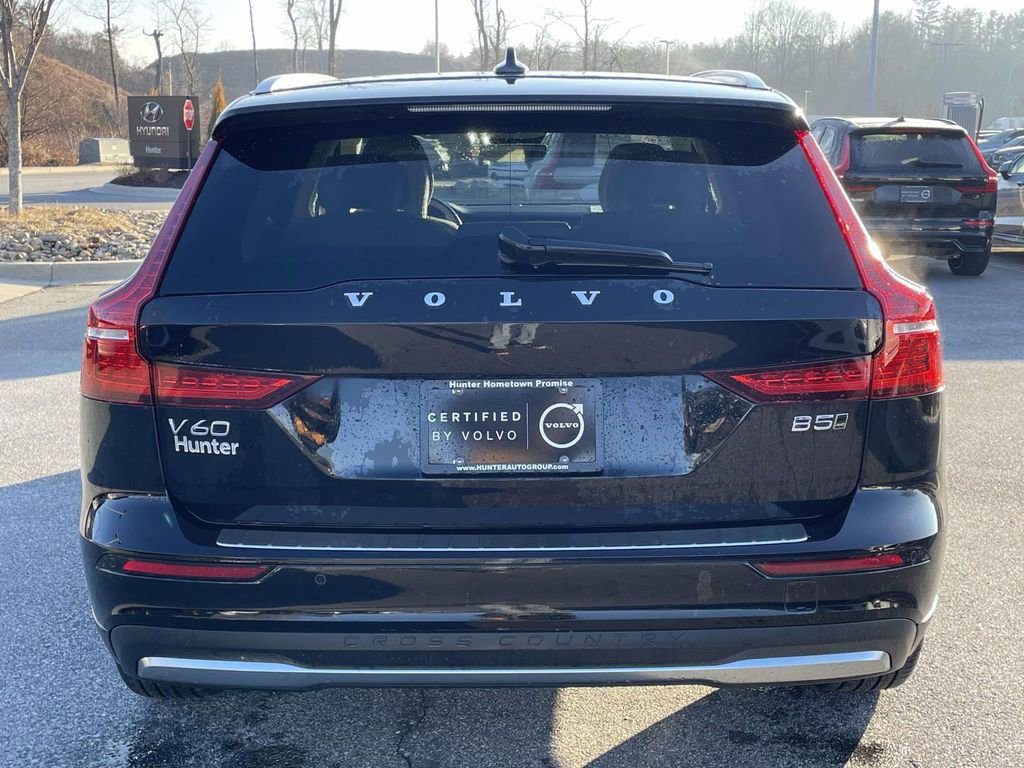 New 2025 Volvo V60 B5 Cross Country Plus w/ Protection Package Premier image 27