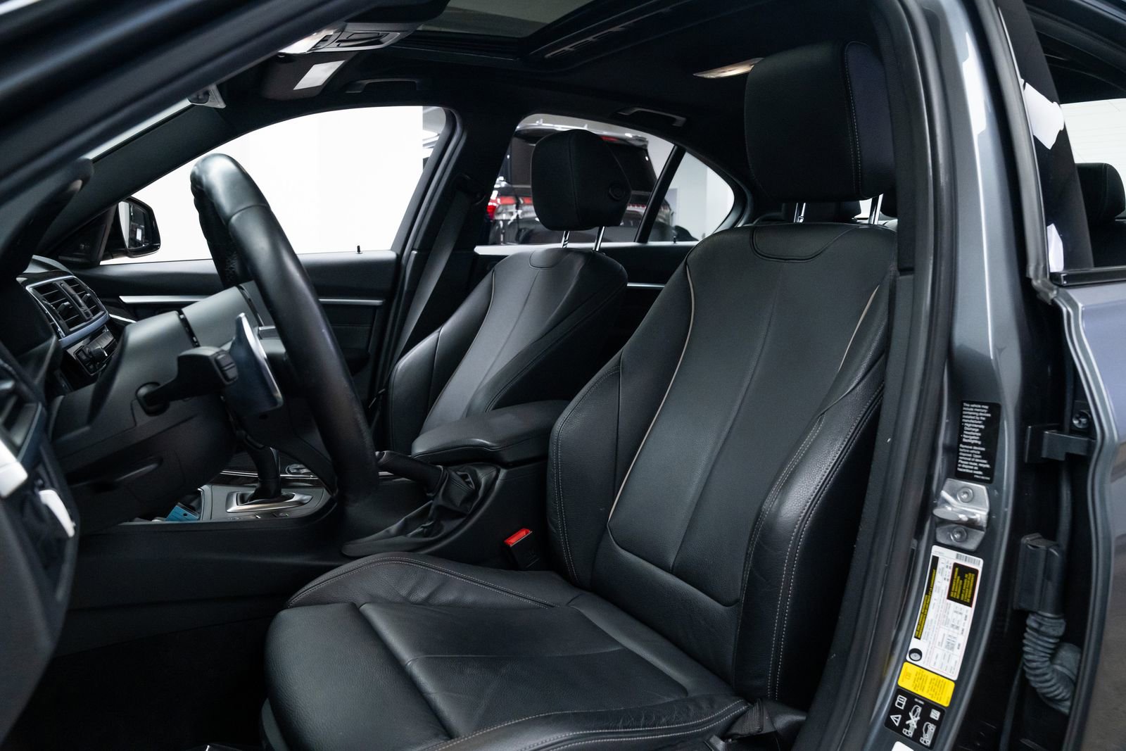 Used 2016 BMW 340i xDrive Sedan w/ Technology Package image 18