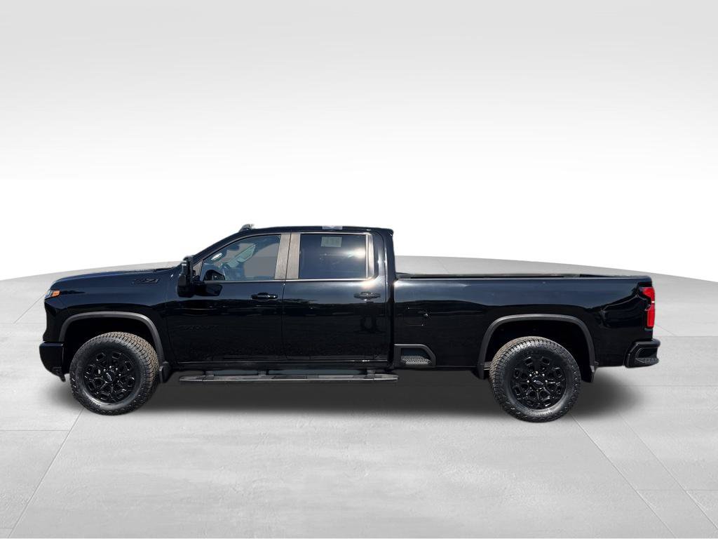Used 2024 Chevrolet Silverado 2500 LT w/ Midnight Edition AWD/4WD image 13