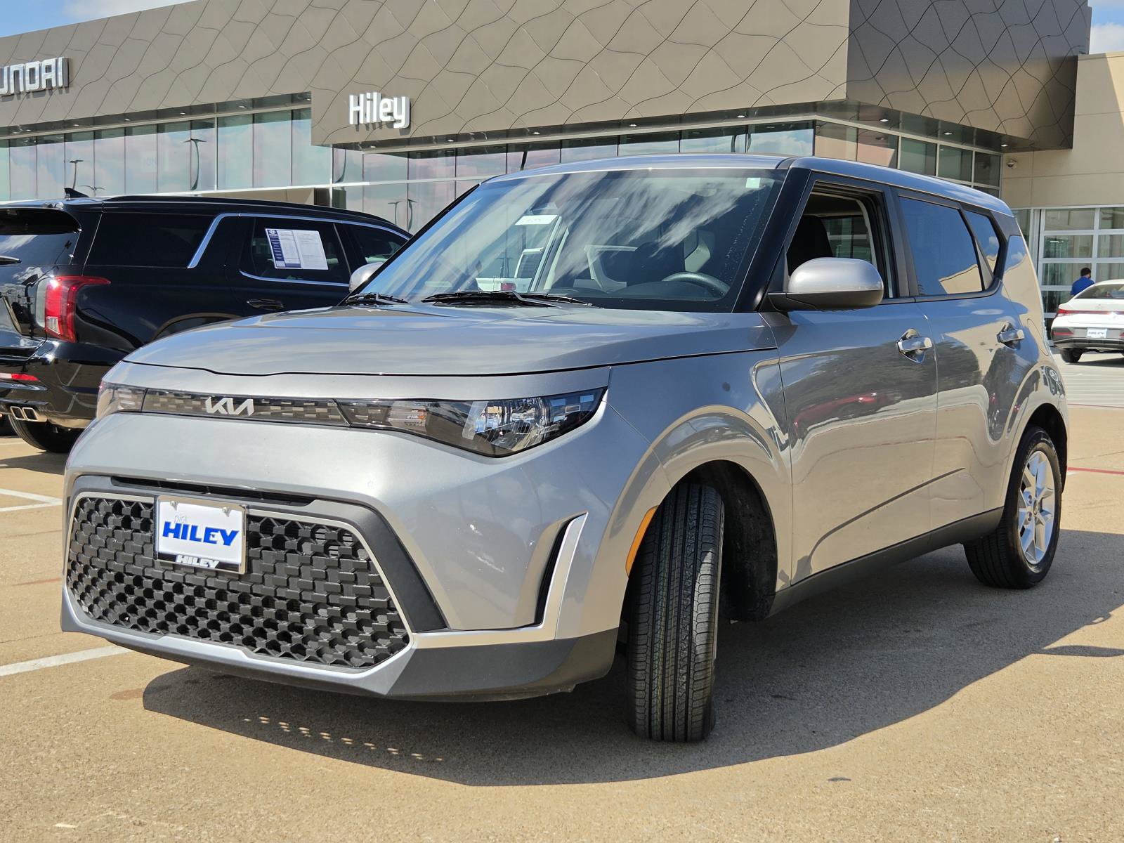 Used 2024 Kia Soul LX w/ LX Technology Package FWD image 2