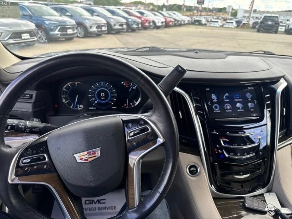 Used 2020 Cadillac Escalade Luxury w/ LPO, Radiant Package AWD/4WD image 33