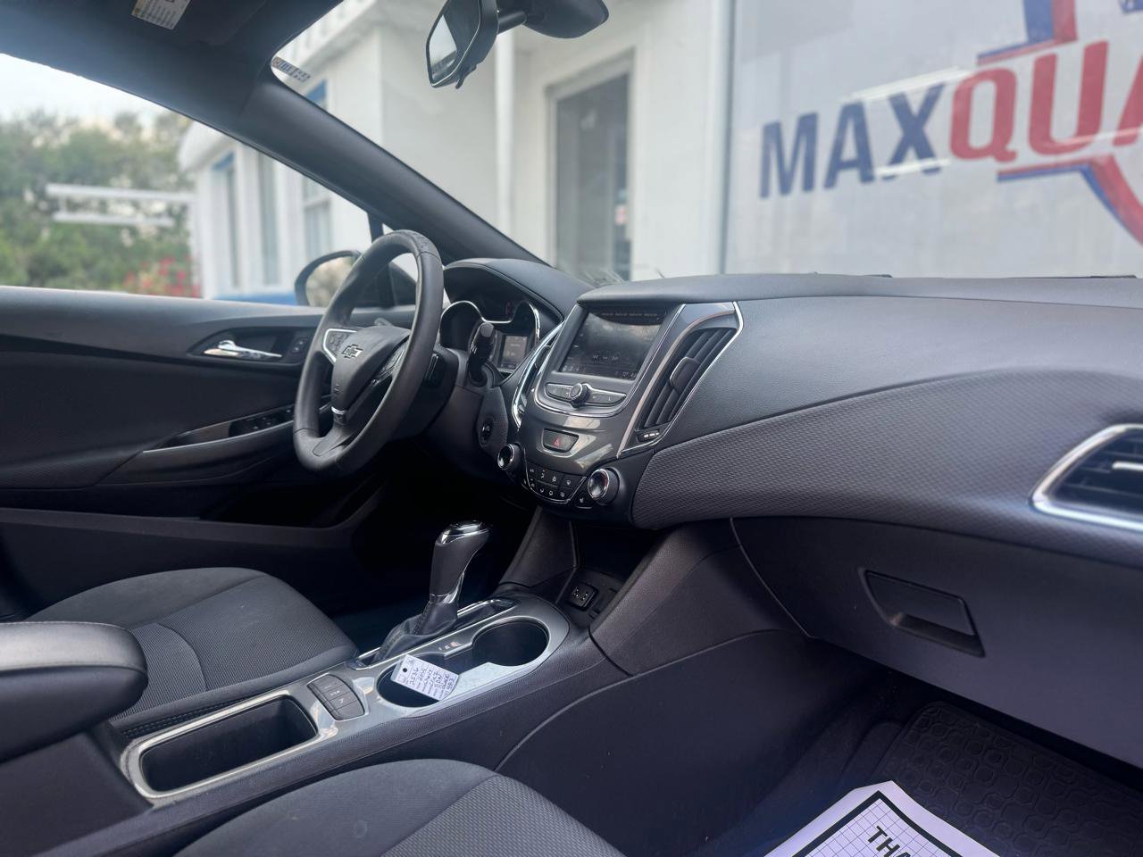 Used 2019 Chevrolet Cruze LT w/ Convenience Package image 41