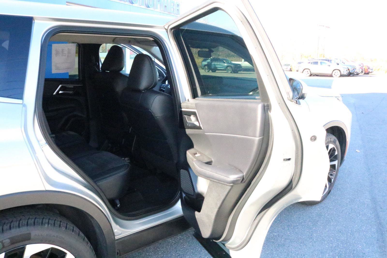 Used 2024 Mitsubishi Outlander SE image 17