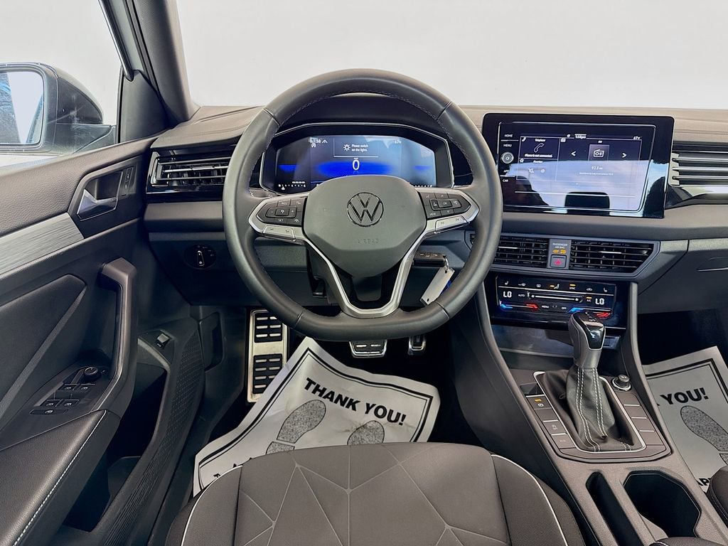 Used 2025 Volkswagen Jetta Sport image 22