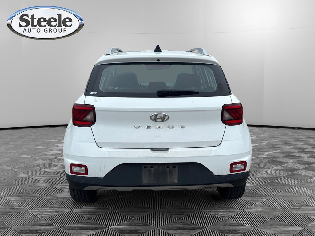 Used 2021 Hyundai Venue SEL w/ Cargo Package FWD image 4