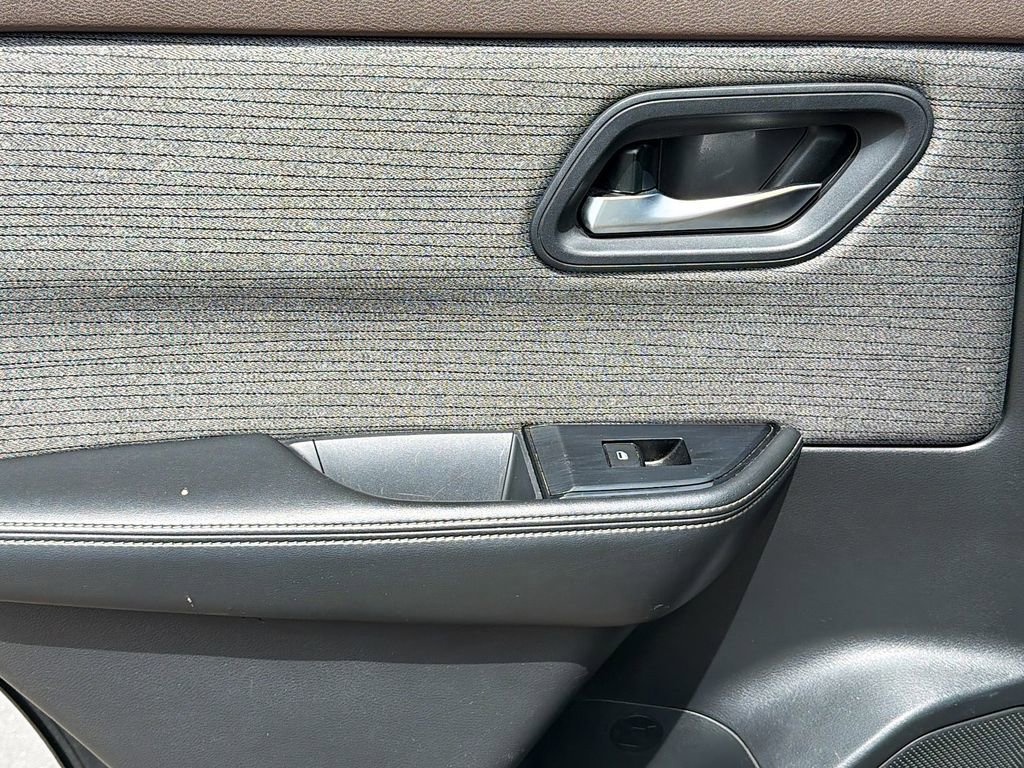 Used 2021 Nissan Rogue SV FWD image 27