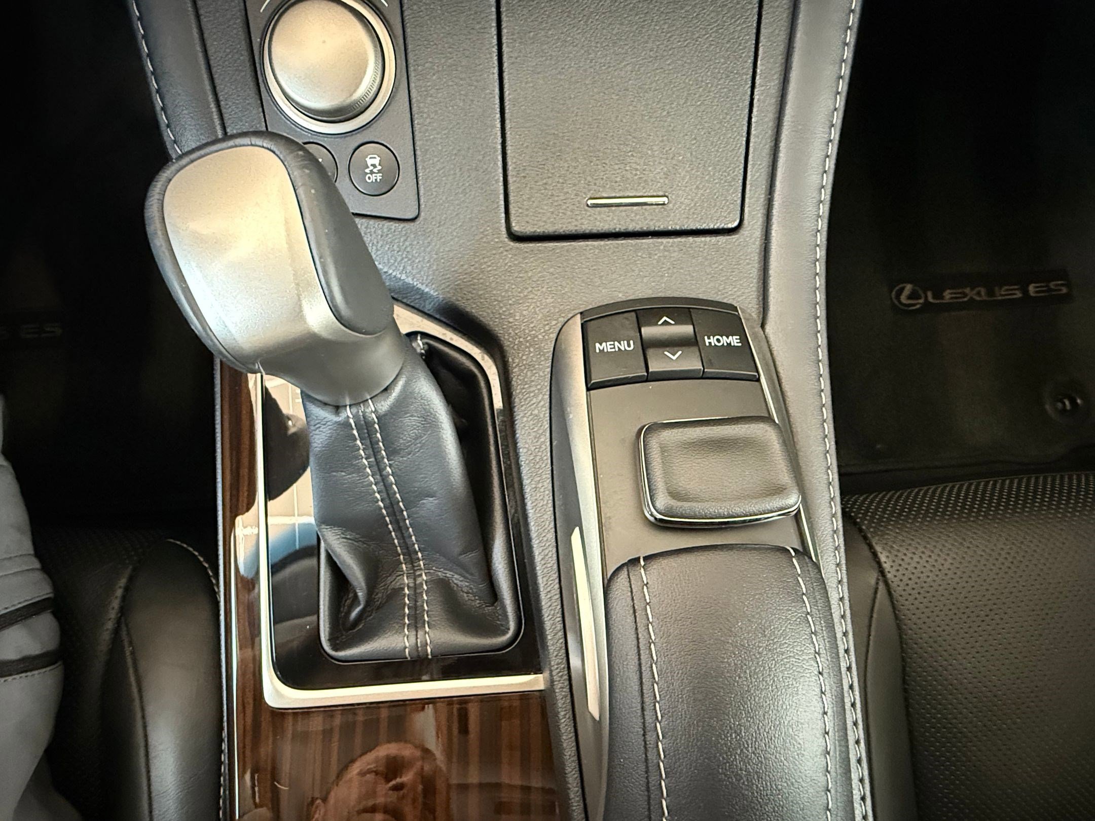 Used 2016 Lexus ES 300h w/ Luxury Package w/Wood Trim image 30