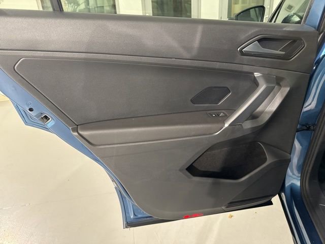 Used 2018 Volkswagen Tiguan SEL FWD image 18