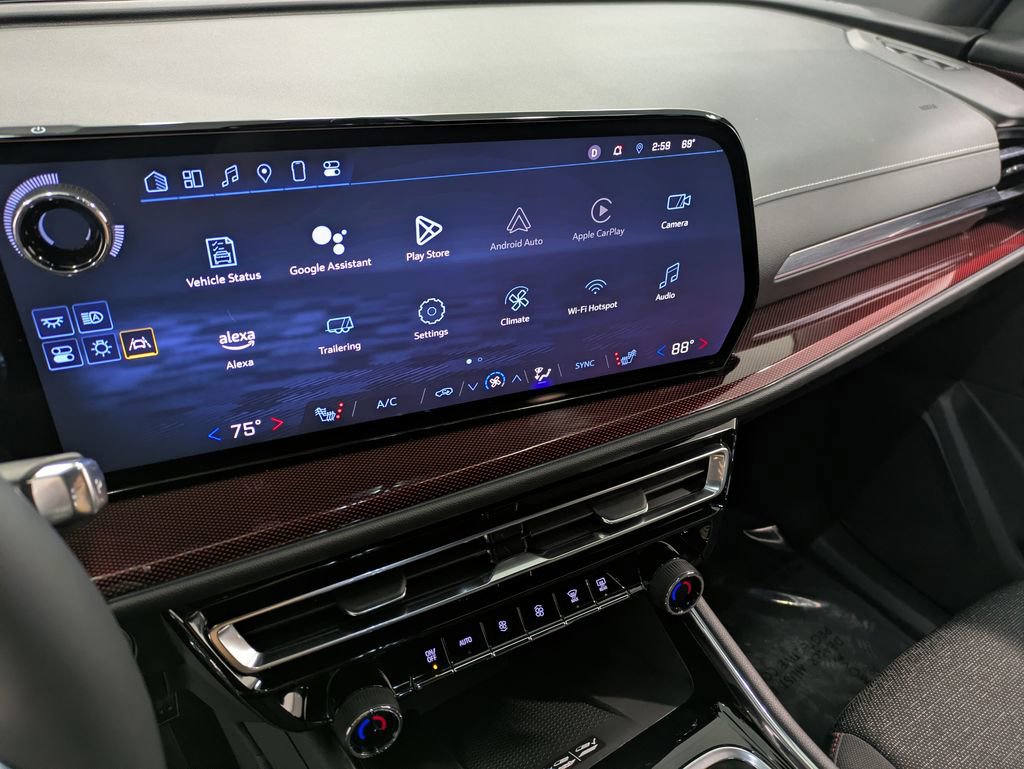 Used 2024 Chevrolet Traverse Z71 image 11