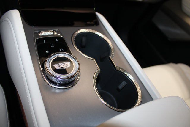 New 2027 Cadillac Vistiq Luxury AWD/4WD image 18