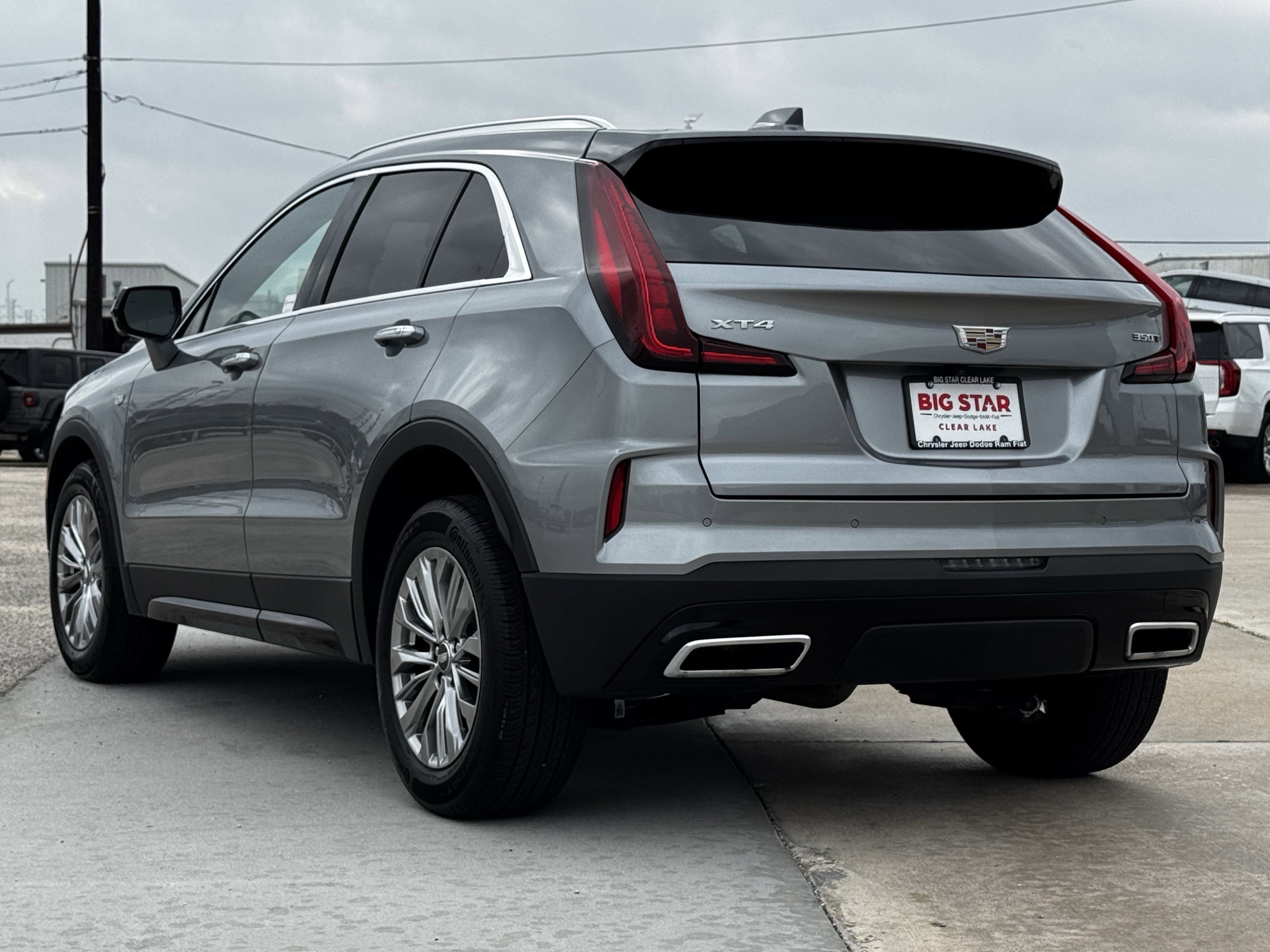 Used 2025 Cadillac XT4 Premium Luxury image 8