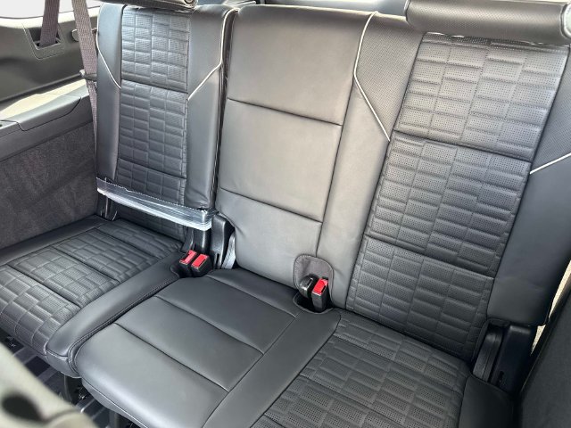 New 2026 Cadillac Escalade ESV Platinum Sport w/ LPO, ONYX Package AWD/4WD image 12