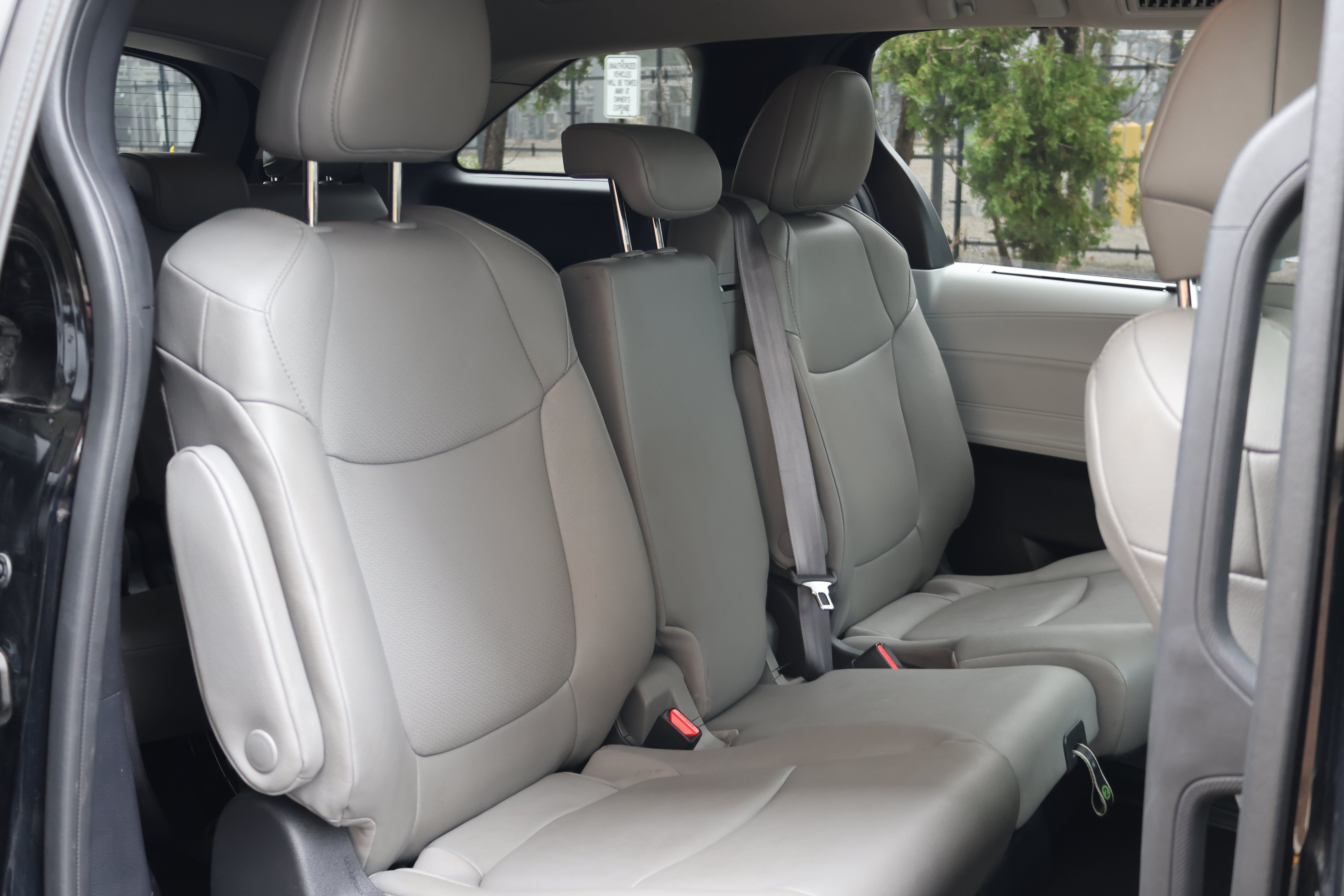 Certified 2025 Toyota Sienna XLE FWD image 20