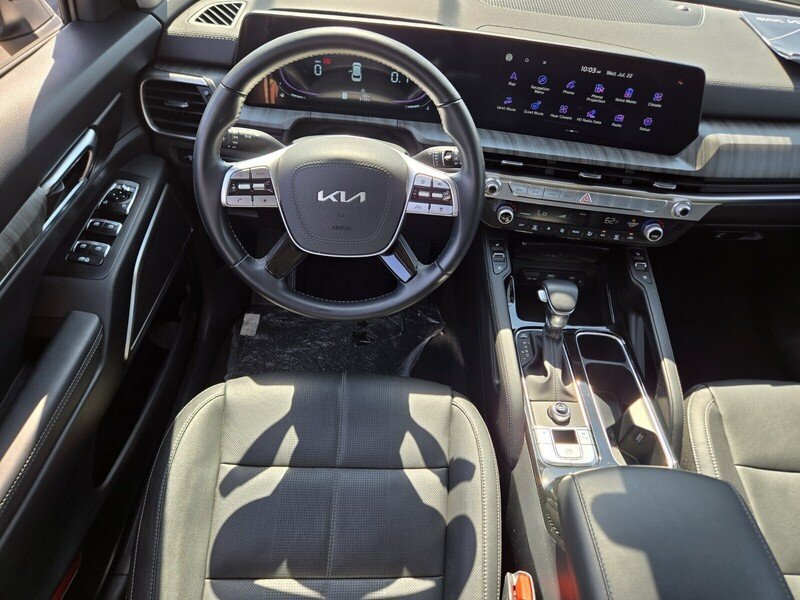 Certified 2025 Kia Telluride EX w/ EX Captain's Chair Package FWD image 15