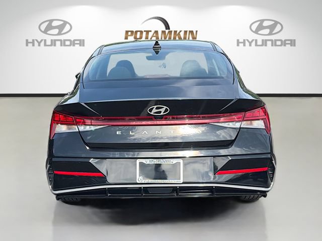 Certified 2025 Hyundai Elantra SEL FWD image 6