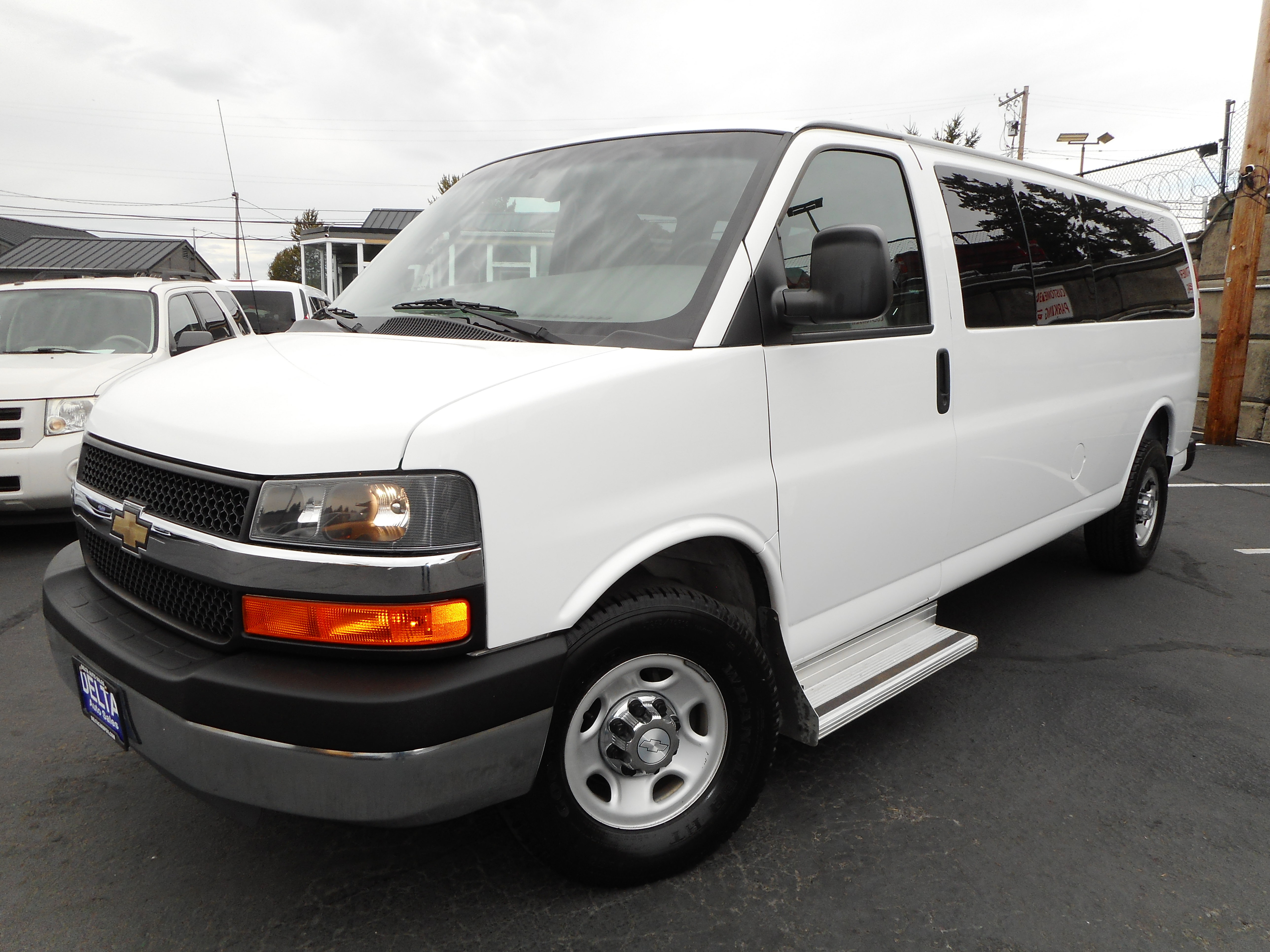 Used 2016 Chevrolet Express 3500 LT w/ LT Preferred Equipment Group RWD image 3