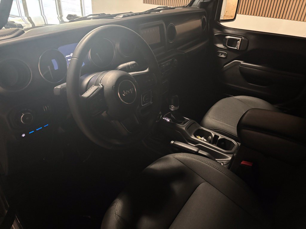 Used 2023 Jeep Wrangler Unlimited AWD/4WD image 10