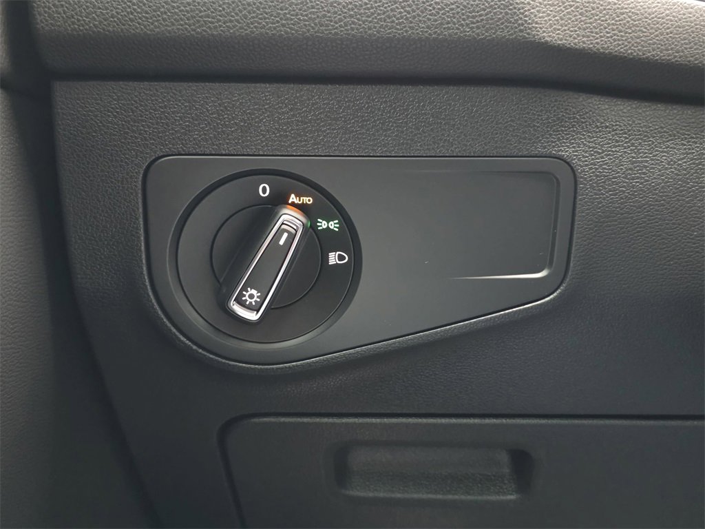 Used 2022 Volkswagen Tiguan SE R-Line image 29