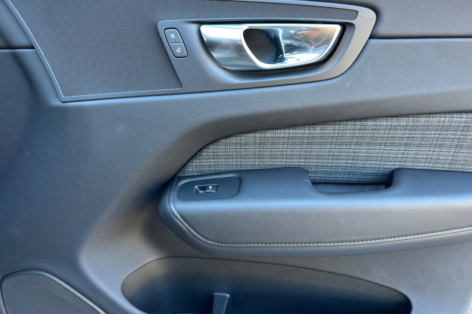 Certified 2025 Volvo XC60 B5 Core w/ Protection Package Premier image 19