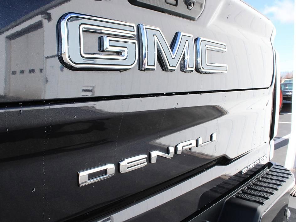 Used 2024 GMC Sierra 2500 Denali Ultimate AWD/4WD image 12