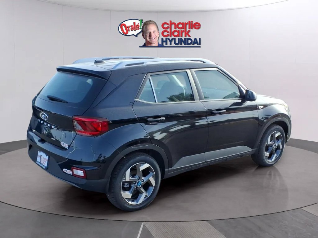 New 2026 Hyundai Venue SEL FWD image 5