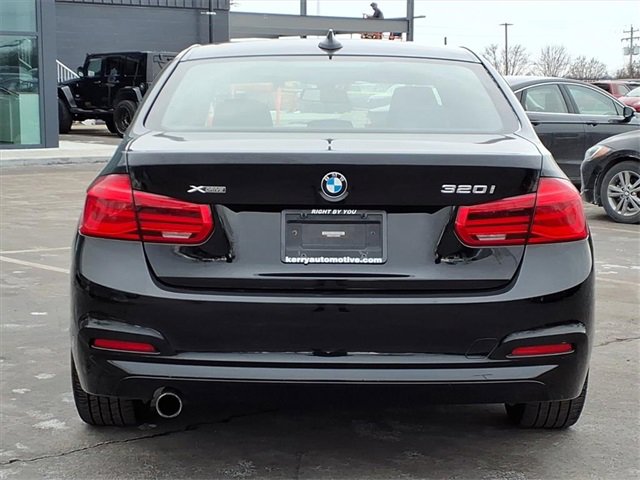 Used 2016 BMW 320i xDrive Sedan image 5