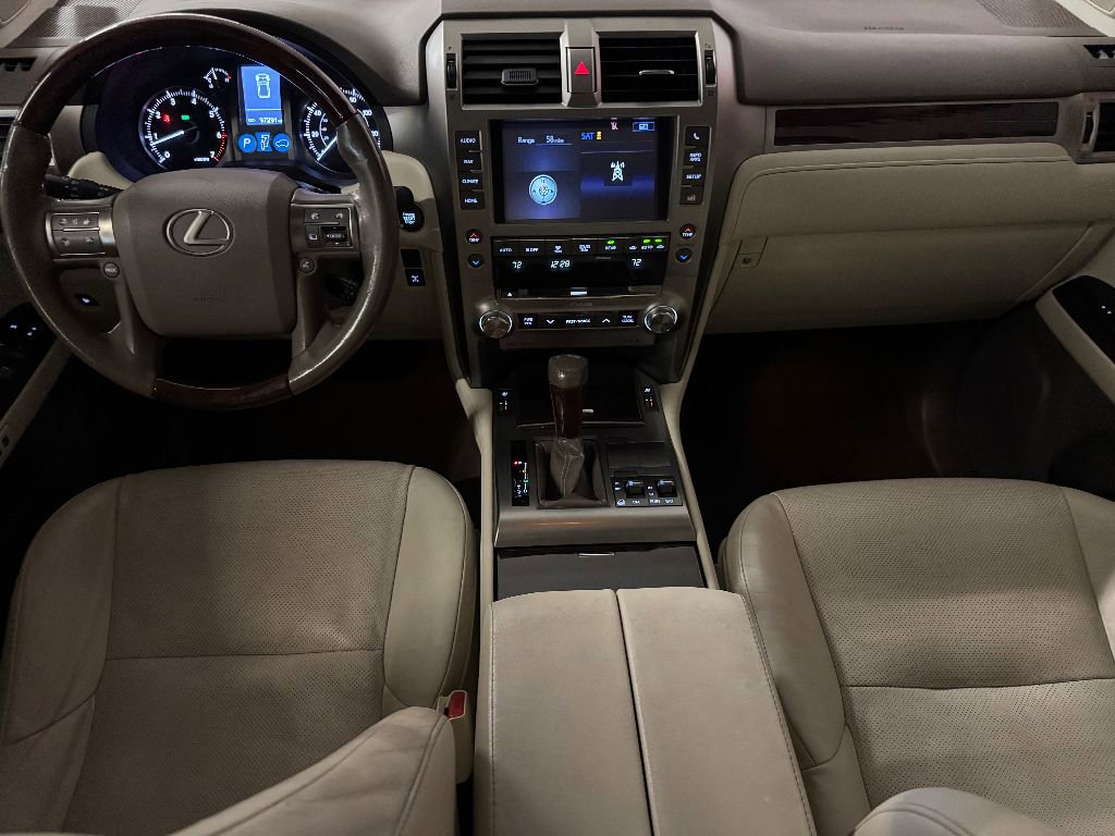 Used 2017 Lexus GX 460 Premium w/ Premium Package image 19