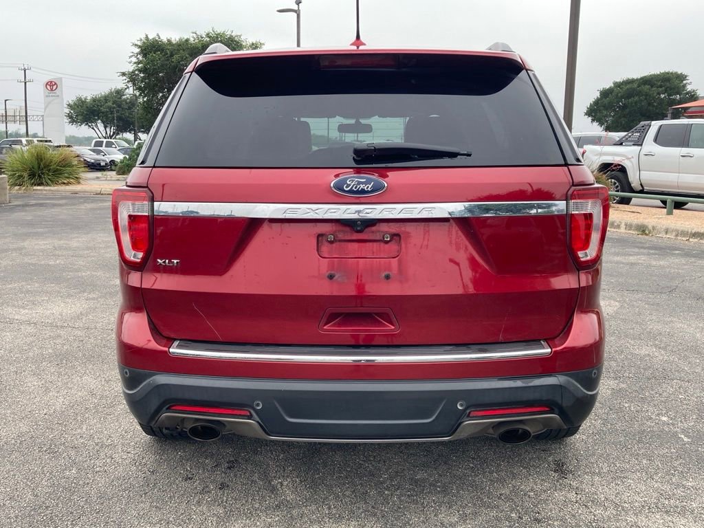 Used 2018 Ford Explorer XLT w/ Equipment Group 202A FWD image 5
