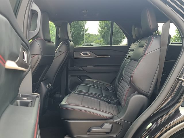 Used 2025 Ford Explorer ST-Line w/ ST-Line Street Pack AWD/4WD image 25