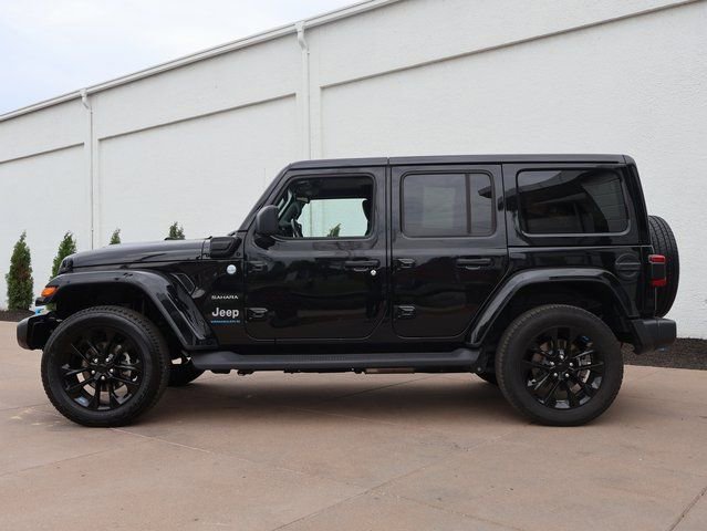 Used 2023 Jeep Wrangler Unlimited Sahara w/ Dual Top Group AWD/4WD image 3