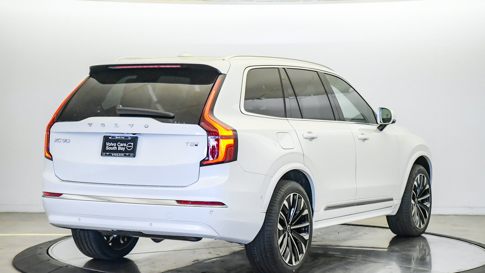 New 2026 Volvo XC90 T8 Plus w/ Protection Package AWD/4WD image 5