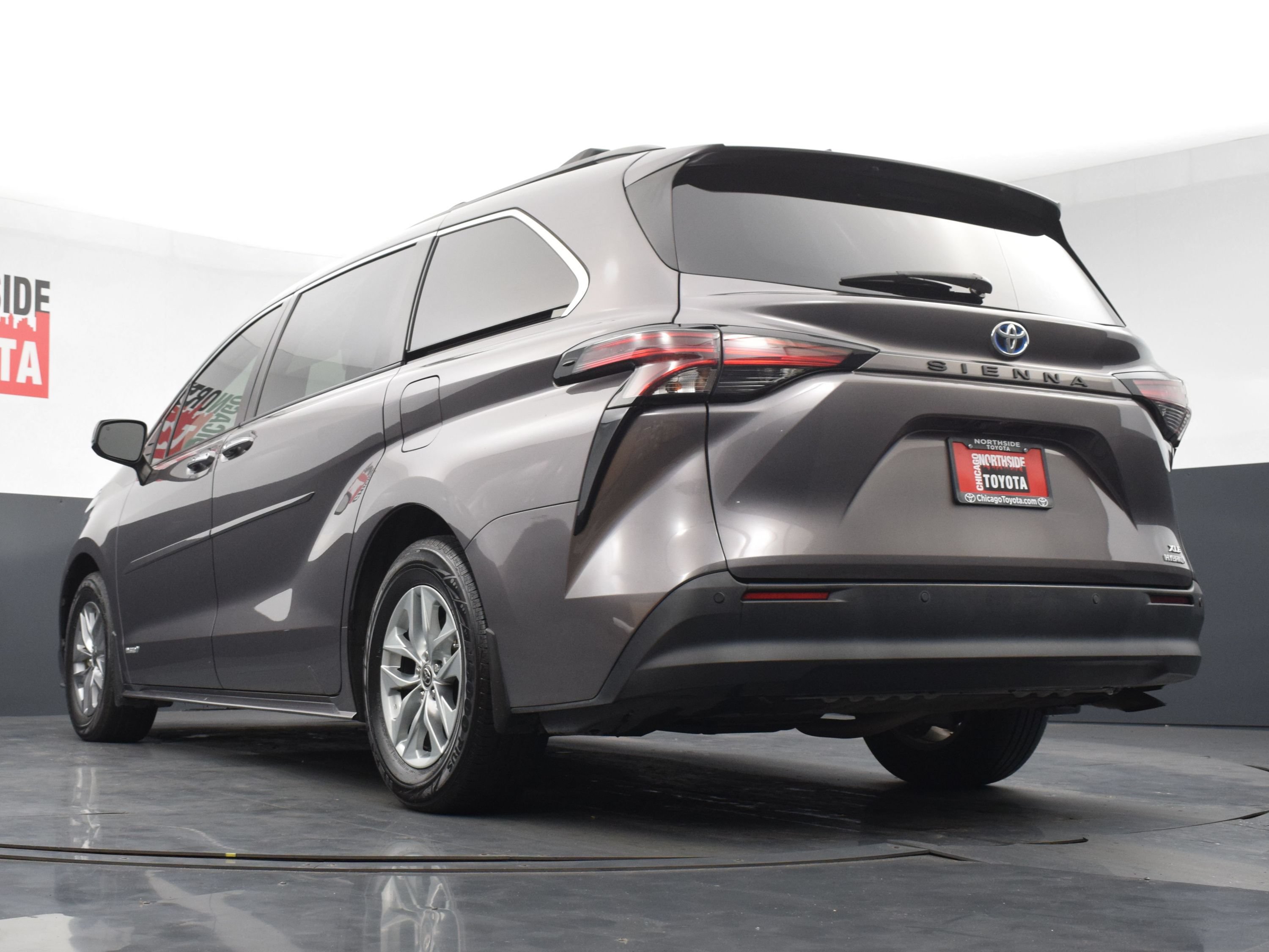 Used 2021 Toyota Sienna XLE FWD image 31