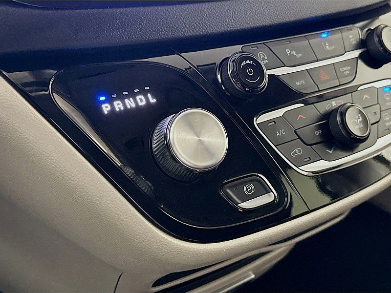 Used 2023 Chrysler Pacifica Touring-L image 17