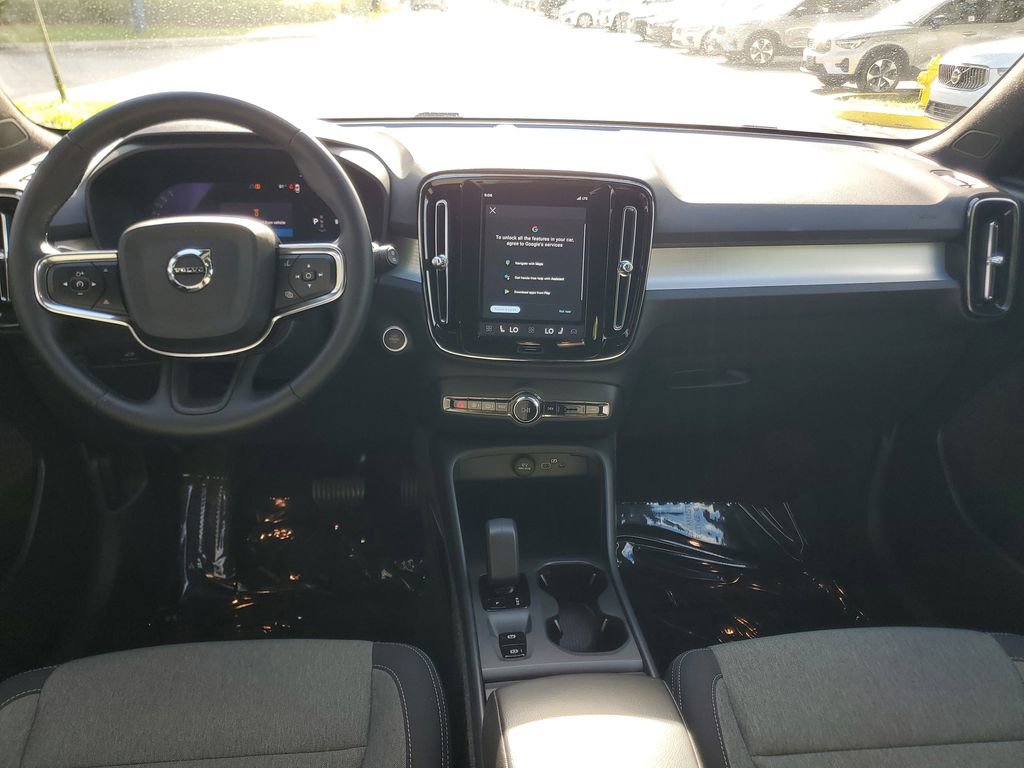 Certified 2025 Volvo XC40 B5 Core AWD/4WD image 14